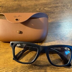 Ray-Ban meta Black Glasses with Tan Case